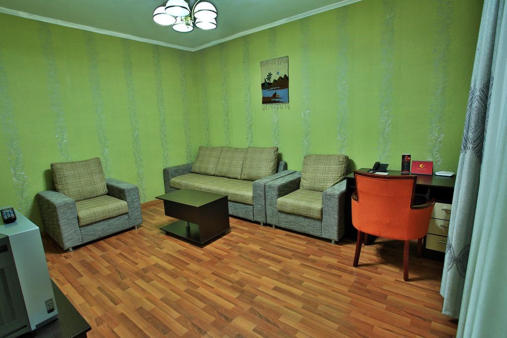 Golden Dragon Aparthotel Bishkek Room photo